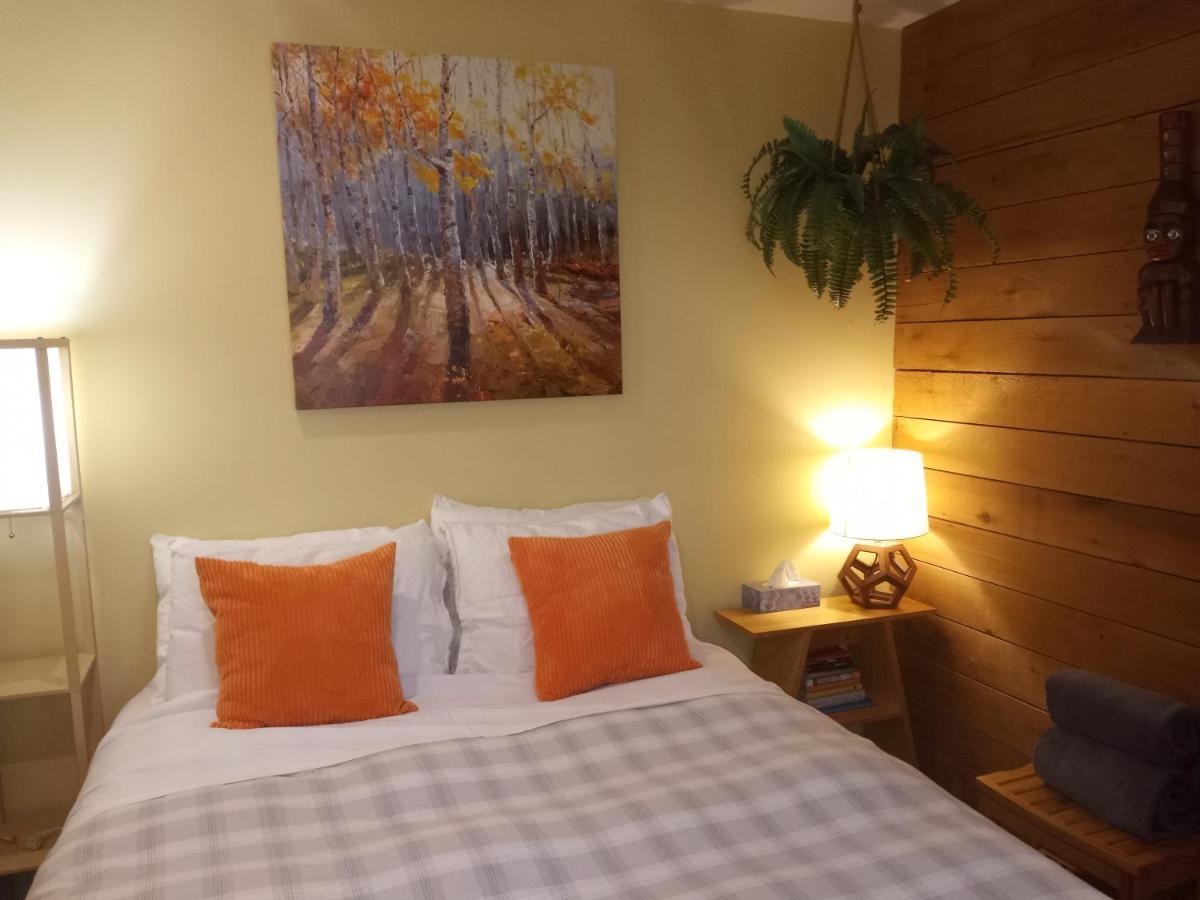Forest Sweet Retreat Hot Tub & Wood Fired Sauna Ucluelet Extérieur photo