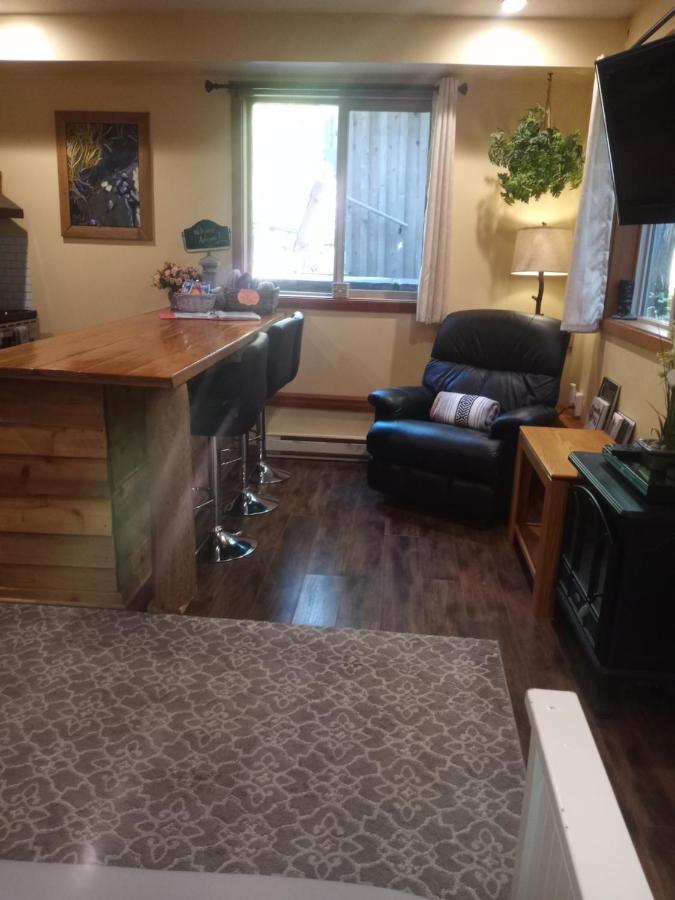 Forest Sweet Retreat Hot Tub & Wood Fired Sauna Ucluelet Extérieur photo