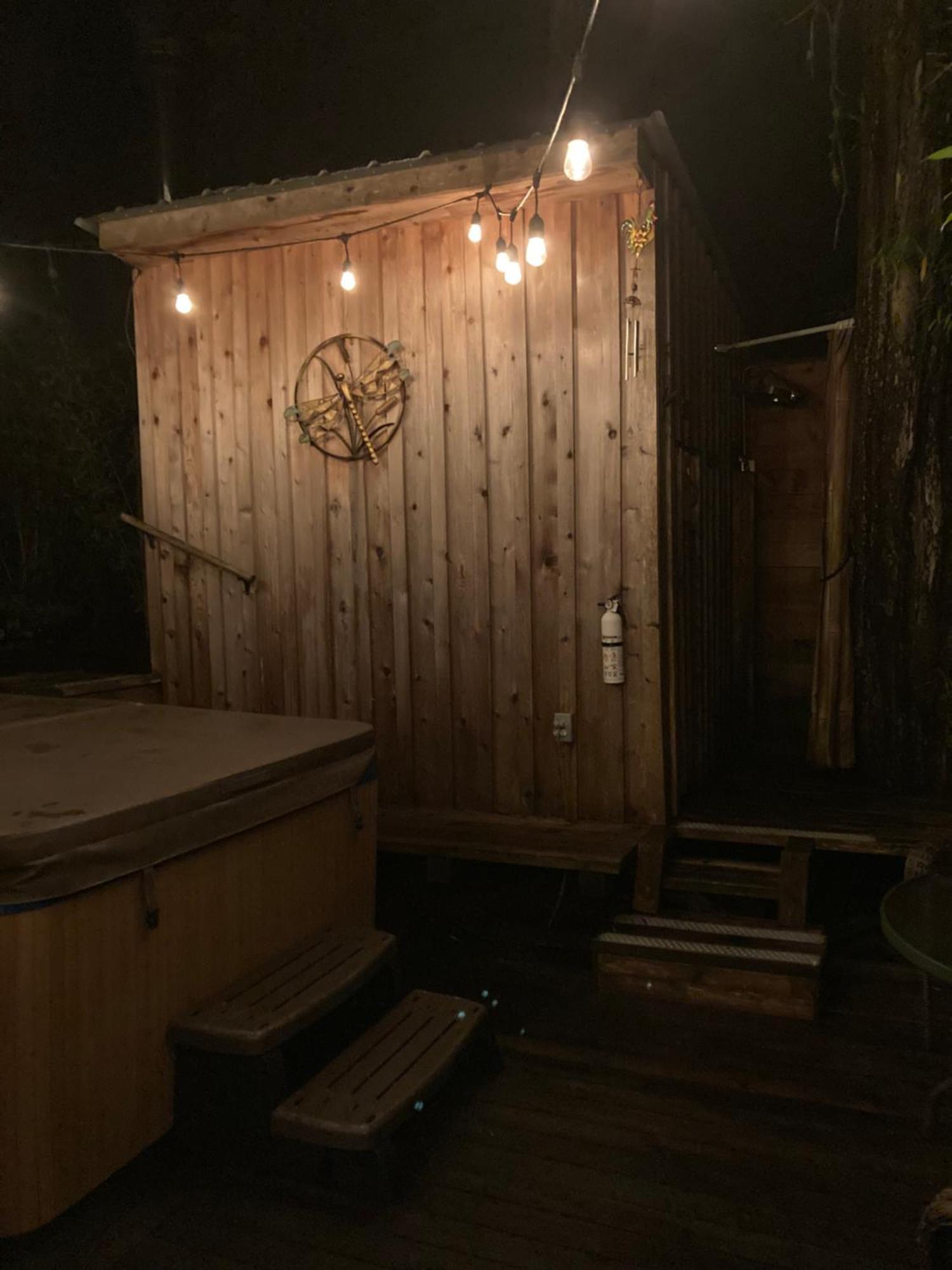 Forest Sweet Retreat Hot Tub & Wood Fired Sauna Ucluelet Extérieur photo